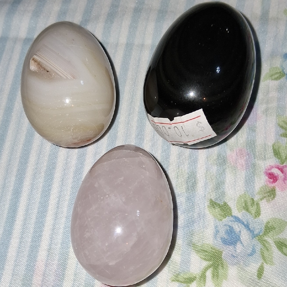 ME02 Elegant Stone Egg Set Of 3